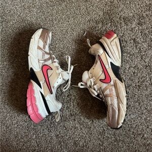 Nike Women's Sneakers in White and Pink